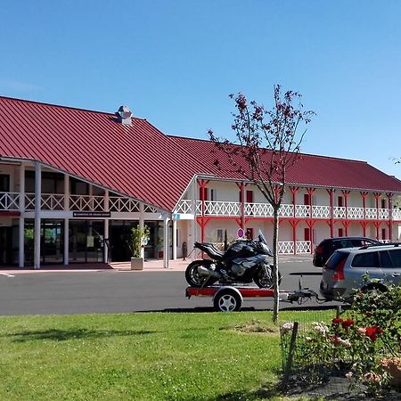 Fasthotel Montmarault Bagian luar foto