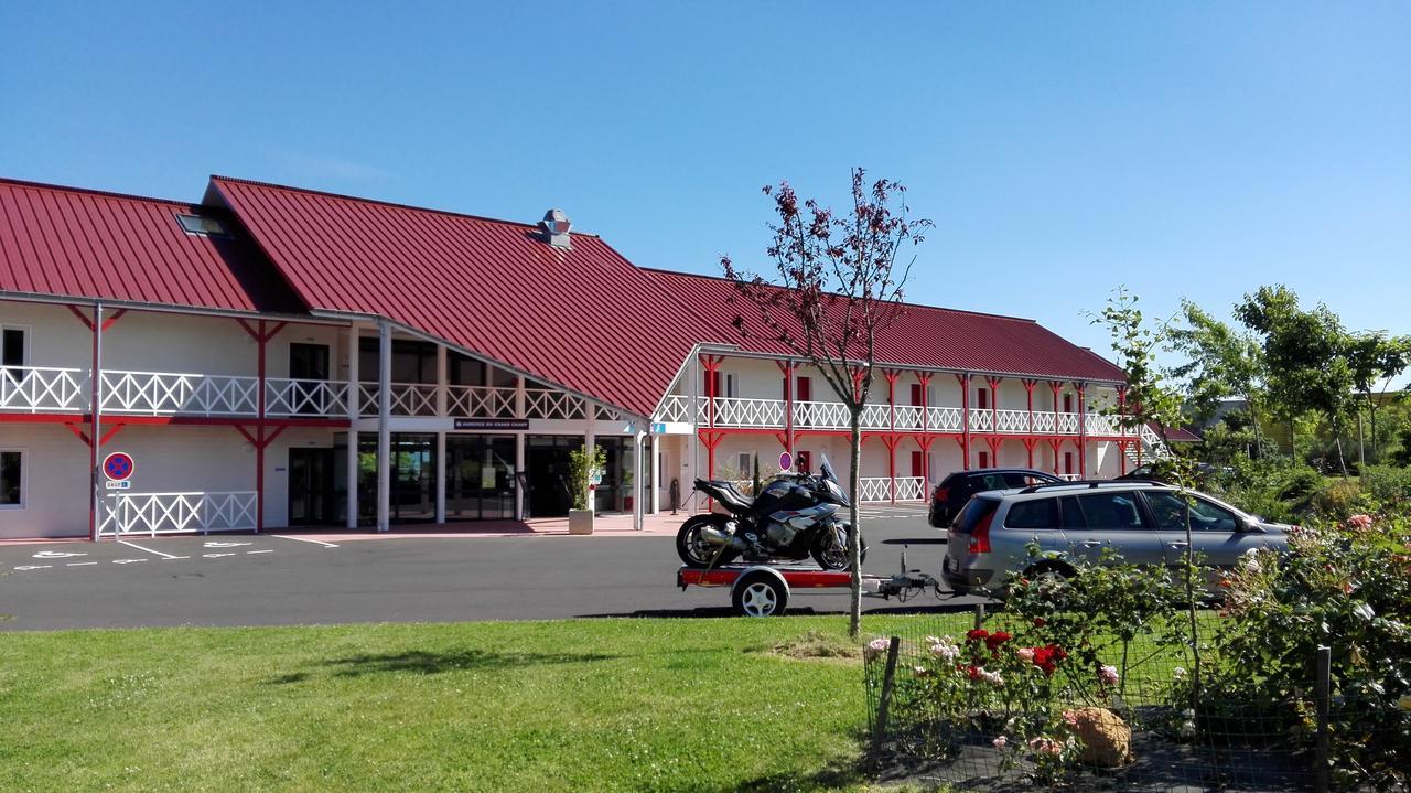 Fasthotel Montmarault Bagian luar foto